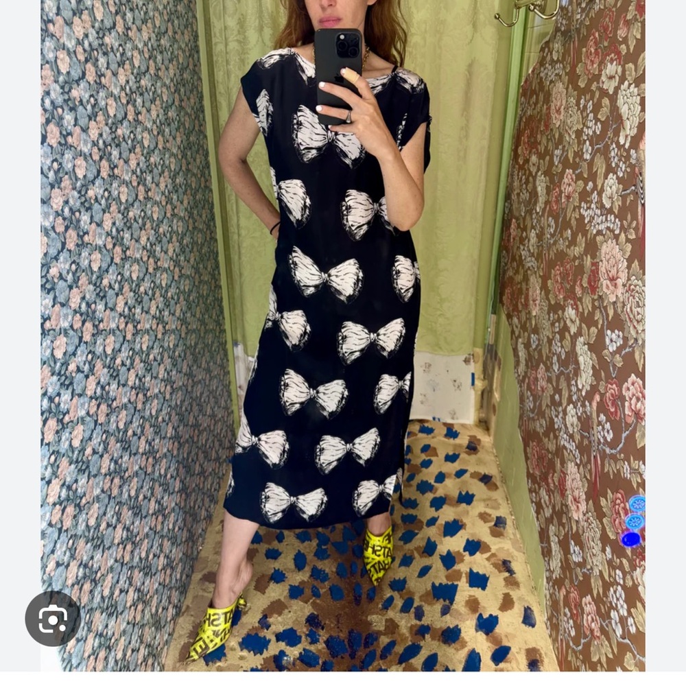 Batsheva dancers kaftan bow pattern